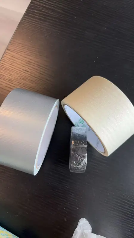 المواد ذاتية اللصق شائعة الاستخدام وخصائصها